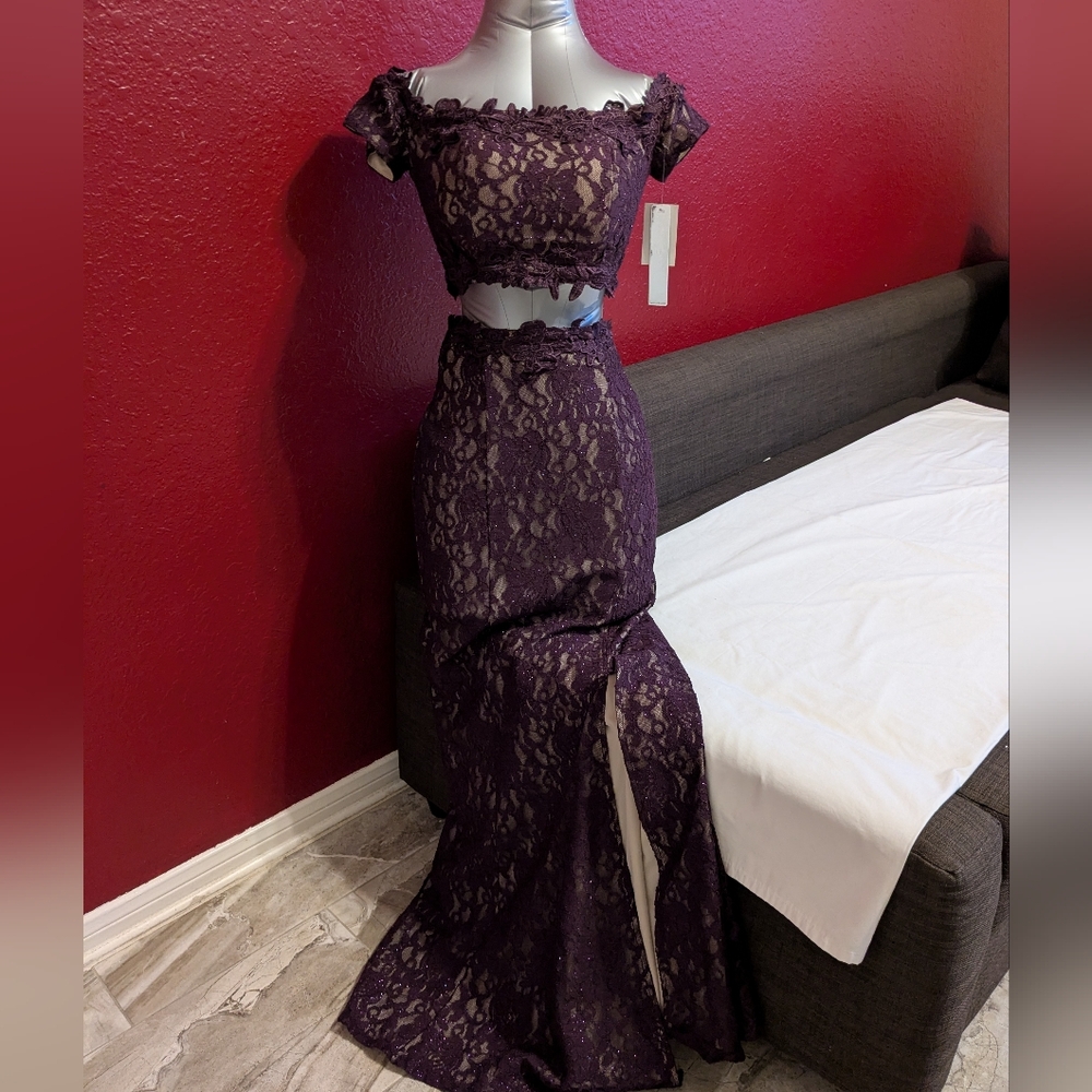 Sequin Hearts NEW Junior Women Size 1 Off The Shoulder 2Pc Lace Gown Purple/Nude